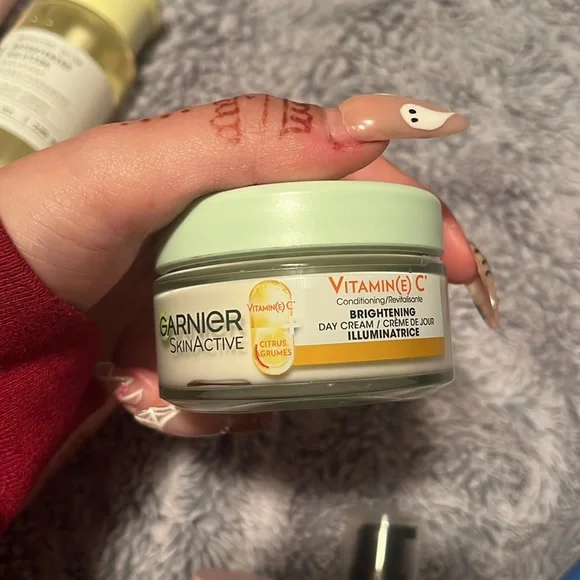 Skin Care Bundle - Picture 9 of 10